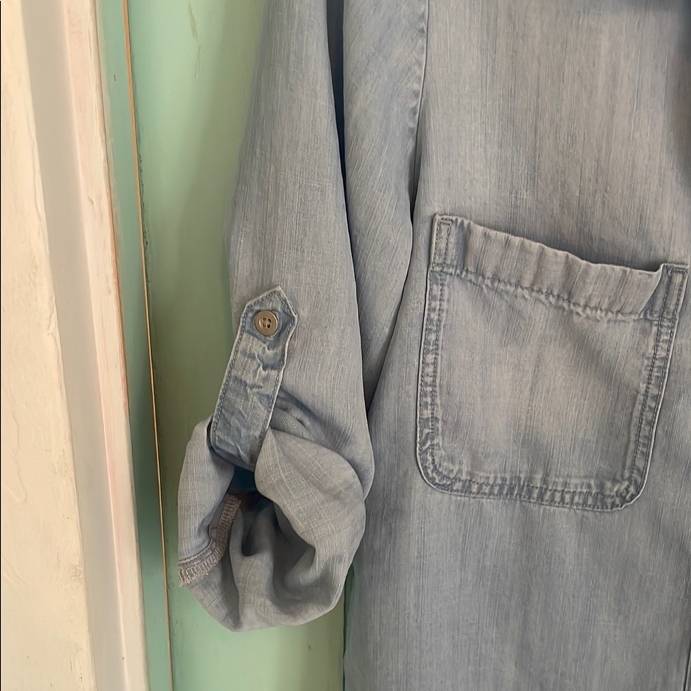 Cloth & Stone Light Blue Button Down Shirt
Anthropologie - Picture 5 of 6